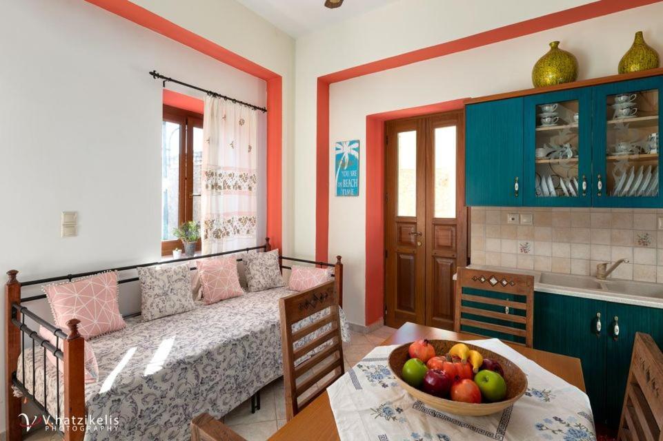 Villa Lola Chalki Town Екстериор снимка